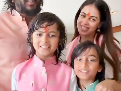 Riteish Deshmukh celebrates Diwali in traditional style with Genelia D'Souza and sons | Riteish Deshmukh celebrates Diwali in traditional style with Genelia D'Souza and sons