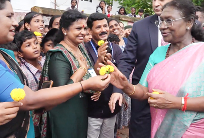 President Murmu’s heartwarming gesture delights Kerala school children | President Murmu’s heartwarming gesture delights Kerala school children President Murmu’s heartwarming gesture delights Kerala school children | President Murmu’s heartwarming gesture delights Kerala school children