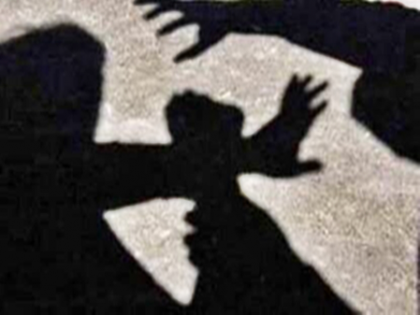 Elderly woman beaten up in Kolkata for protesting against bursting firecrackers | Elderly woman beaten up in Kolkata for protesting against bursting firecrackers Elderly woman beaten up in Kolkata for protesting against bursting firecrackers | Elderly woman beaten up in Kolkata for protesting against bursting firecrackers