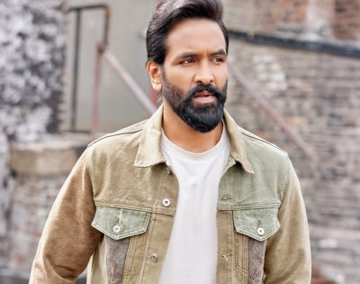 AP bus accident: Actors Vishnu Manchu, Mohan Babu express shock, grief | AP bus accident: Actors Vishnu Manchu, Mohan Babu express shock, grief AP bus accident: Actors Vishnu Manchu, Mohan Babu express shock, grief | AP bus accident: Actors Vishnu Manchu, Mohan Babu express shock, grief