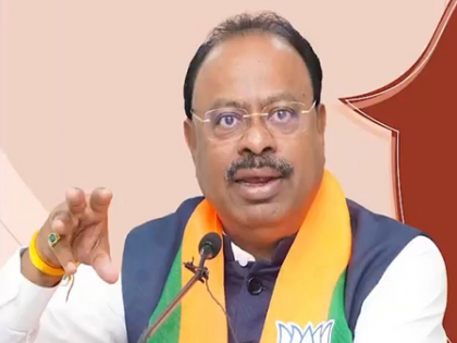 Maha Minister Bawankule offers clarification as ‘Phone, WhatsApp Groups under watch’ remark sparks row | Maha Minister Bawankule offers clarification as ‘Phone, WhatsApp Groups under watch’ remark sparks row Maha Minister Bawankule offers clarification as ‘Phone, WhatsApp Groups under watch’ remark sparks row | Maha Minister Bawankule offers clarification as ‘Phone, WhatsApp Groups under watch’ remark sparks row