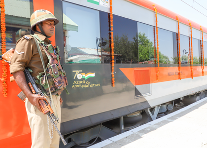Vande Bharat Express halt at Reasi sparks joy among J&K locals | Vande Bharat Express halt at Reasi sparks joy among J&K locals Vande Bharat Express halt at Reasi sparks joy among J&K locals | Vande Bharat Express halt at Reasi sparks joy among J&K locals
