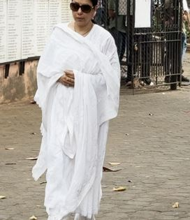 Celebs pay their last respects to Satish Shah at his funeral | Celebs pay their last respects to Satish Shah at his funeral