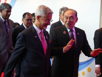 EAM Jaishankar meets Malaysian leader Ibrahim, conveys PM Modi's wishes for successful ASEAN Summit | EAM Jaishankar meets Malaysian leader Ibrahim, conveys PM Modi's wishes for successful ASEAN Summit EAM Jaishankar meets Malaysian leader Ibrahim, conveys PM Modi's wishes for successful ASEAN Summit | EAM Jaishankar meets Malaysian leader Ibrahim, conveys PM Modi's wishes for successful ASEAN Summit