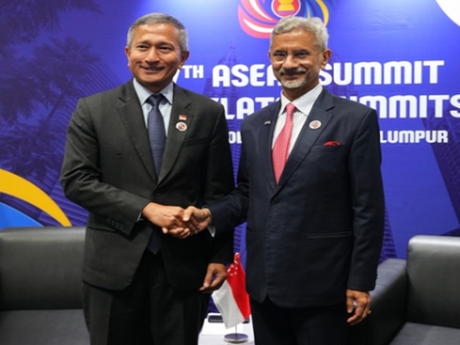 EAM Jaishankar meets counterparts from Singapore, Thailand on sidelines of ASEAN Summit | EAM Jaishankar meets counterparts from Singapore, Thailand on sidelines of ASEAN Summit EAM Jaishankar meets counterparts from Singapore, Thailand on sidelines of ASEAN Summit | EAM Jaishankar meets counterparts from Singapore, Thailand on sidelines of ASEAN Summit