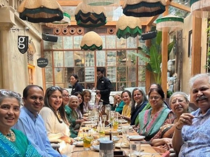 Shabana Azmi says 'Bichde sabhi baari baari' as she remembers late Satish Shah | Shabana Azmi says 'Bichde sabhi baari baari' as she remembers late Satish Shah Shabana Azmi says 'Bichde sabhi baari baari' as she remembers late Satish Shah | Shabana Azmi says 'Bichde sabhi baari baari' as she remembers late Satish Shah