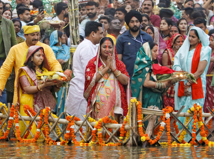 President Droupadi Murmu, Delhi CM Rekha Gupta join Chhath celebrations | President Droupadi Murmu, Delhi CM Rekha Gupta join Chhath celebrations