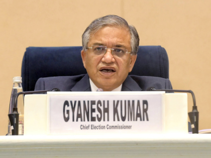 Bengal minister indirectly accuses CEC of taking favours; BJP hits back | Bengal minister indirectly accuses CEC of taking favours; BJP hits back