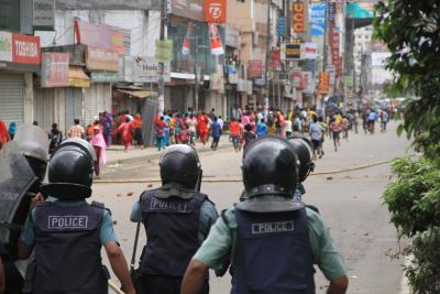 Bangladesh: Clash between Dhaka University students leaves 50 injured | Bangladesh: Clash between Dhaka University students leaves 50 injured Bangladesh: Clash between Dhaka University students leaves 50 injured | Bangladesh: Clash between Dhaka University students leaves 50 injured