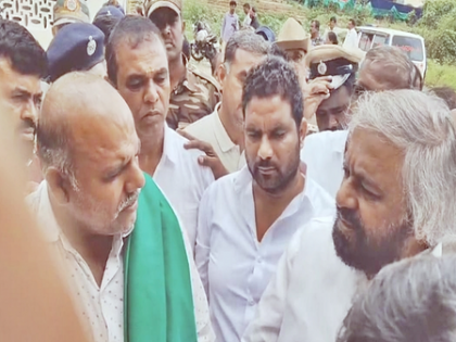 Karnataka Forest Minister gheraoed in Mysuru over tiger attack death | Karnataka Forest Minister gheraoed in Mysuru over tiger attack death Karnataka Forest Minister gheraoed in Mysuru over tiger attack death | Karnataka Forest Minister gheraoed in Mysuru over tiger attack death