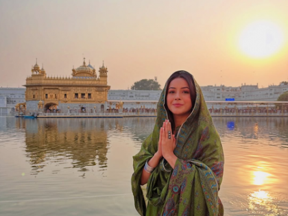 Shehnaaz Gill offers prayers at the Golden Temple ahead of 'Ikk Kudi' release | Shehnaaz Gill offers prayers at the Golden Temple ahead of 'Ikk Kudi' release