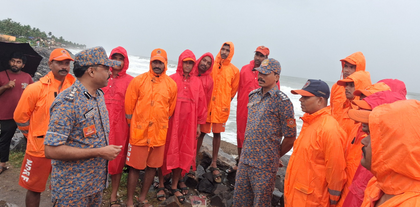 Andhra CM orders evacuation from coastal areas facing cyclone threat | Andhra CM orders evacuation from coastal areas facing cyclone threat