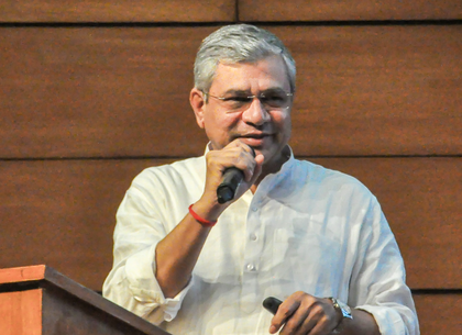 Gujarat: Vaishnaw holds high-level meet to review progress of semiconductor projects   | Gujarat: Vaishnaw holds high-level meet to review progress of semiconductor projects   Gujarat: Vaishnaw holds high-level meet to review progress of semiconductor projects   | Gujarat: Vaishnaw holds high-level meet to review progress of semiconductor projects