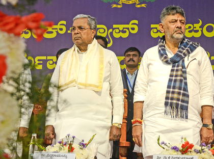 K'taka Cong infighting: Kharge in Bengaluru today; Shivakumar-camp MLAs head to Delhi | K'taka Cong infighting: Kharge in Bengaluru today; Shivakumar-camp MLAs head to Delhi