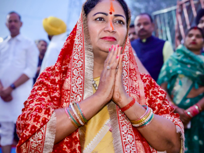 Delhi immerses in devotion: CM Rekha Gupta performs Chhath Puja rituals with devotees | Delhi immerses in devotion: CM Rekha Gupta performs Chhath Puja rituals with devotees Delhi immerses in devotion: CM Rekha Gupta performs Chhath Puja rituals with devotees | Delhi immerses in devotion: CM Rekha Gupta performs Chhath Puja rituals with devotees