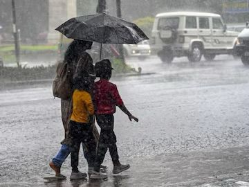 Cyclone Montha set to make landfall today, schools closed in Chennai as heavy rain continues | Cyclone Montha set to make landfall today, schools closed in Chennai as heavy rain continues Cyclone Montha set to make landfall today, schools closed in Chennai as heavy rain continues | Cyclone Montha set to make landfall today, schools closed in Chennai as heavy rain continues