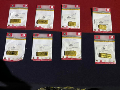 Bengal: Smuggler arrested; gold valued more than Rs 2.45 crore seized | Bengal: Smuggler arrested; gold valued more than Rs 2.45 crore seized Bengal: Smuggler arrested; gold valued more than Rs 2.45 crore seized | Bengal: Smuggler arrested; gold valued more than Rs 2.45 crore seized