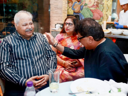 Ashoke Pandit shares a throwback video of a hale and hearty Satish Shah singing from his heart | Ashoke Pandit shares a throwback video of a hale and hearty Satish Shah singing from his heart Ashoke Pandit shares a throwback video of a hale and hearty Satish Shah singing from his heart | Ashoke Pandit shares a throwback video of a hale and hearty Satish Shah singing from his heart