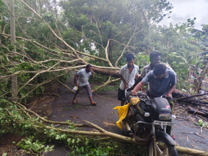 Cyclone Montha: Andhra bars heavy vehicles on national highways from 7 p.m. | Cyclone Montha: Andhra bars heavy vehicles on national highways from 7 p.m. Cyclone Montha: Andhra bars heavy vehicles on national highways from 7 p.m. | Cyclone Montha: Andhra bars heavy vehicles on national highways from 7 p.m.