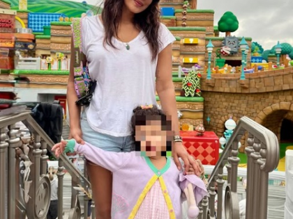 Priyanka Chopra pulls daughter Malti Marie back as she tries to run to Daddy Nick Jonas on stage mid-concert | Priyanka Chopra pulls daughter Malti Marie back as she tries to run to Daddy Nick Jonas on stage mid-concert Priyanka Chopra pulls daughter Malti Marie back as she tries to run to Daddy Nick Jonas on stage mid-concert | Priyanka Chopra pulls daughter Malti Marie back as she tries to run to Daddy Nick Jonas on stage mid-concert