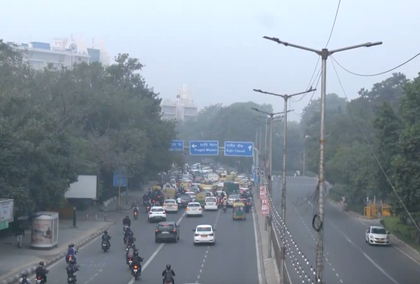 Weather gets cooler in Delhi-NCR as temperatures drop, fog becomes visible | Weather gets cooler in Delhi-NCR as temperatures drop, fog becomes visible Weather gets cooler in Delhi-NCR as temperatures drop, fog becomes visible | Weather gets cooler in Delhi-NCR as temperatures drop, fog becomes visible