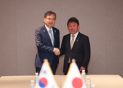 Top diplomats of South Korea, US, Japan hold talks at APEC gathering | Top diplomats of South Korea, US, Japan hold talks at APEC gathering Top diplomats of South Korea, US, Japan hold talks at APEC gathering | Top diplomats of South Korea, US, Japan hold talks at APEC gathering