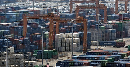 S. Korea's seaport cargo down 1.1 pc in Q3 amid trade uncertainties | S. Korea's seaport cargo down 1.1 pc in Q3 amid trade uncertainties