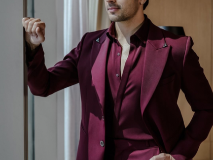 Sidharth Malhotra ‘suits up’ in style and owns every bit of his Manish Malhotra look | Sidharth Malhotra ‘suits up’ in style and owns every bit of his Manish Malhotra look