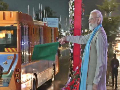 PM Modi flags off 25 new e-buses at Statue of Unity, launches green mobility drive for tourists | PM Modi flags off 25 new e-buses at Statue of Unity, launches green mobility drive for tourists PM Modi flags off 25 new e-buses at Statue of Unity, launches green mobility drive for tourists | PM Modi flags off 25 new e-buses at Statue of Unity, launches green mobility drive for tourists
