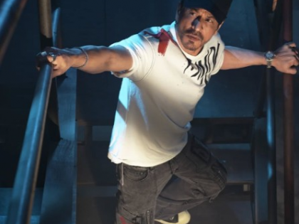 SRK's reply to a fan asking for a room in Mannat is hilarious | SRK's reply to a fan asking for a room in Mannat is hilarious SRK's reply to a fan asking for a room in Mannat is hilarious | SRK's reply to a fan asking for a room in Mannat is hilarious