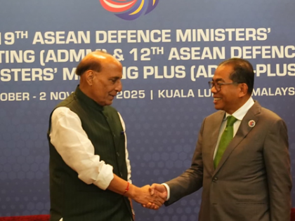 Rajnath Singh, Malaysian counterpart discuss ways to strengthen bilateral defence ties | Rajnath Singh, Malaysian counterpart discuss ways to strengthen bilateral defence ties Rajnath Singh, Malaysian counterpart discuss ways to strengthen bilateral defence ties | Rajnath Singh, Malaysian counterpart discuss ways to strengthen bilateral defence ties
