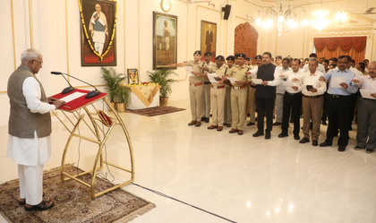Nation Unity Day: MP Guv administers oath to Raj Bhavan employees | Nation Unity Day: MP Guv administers oath to Raj Bhavan employees Nation Unity Day: MP Guv administers oath to Raj Bhavan employees | Nation Unity Day: MP Guv administers oath to Raj Bhavan employees