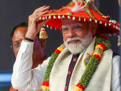 PM Modi embraces ‘Mor Mukut’ moment; captivates Chhattisgarh's 25th anniversary | PM Modi embraces ‘Mor Mukut’ moment; captivates Chhattisgarh's 25th anniversary