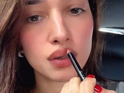 Tamannaah Bhatia does her makeup in the car with the 'hands of a surgeon' | Tamannaah Bhatia does her makeup in the car with the 'hands of a surgeon' Tamannaah Bhatia does her makeup in the car with the 'hands of a surgeon' | Tamannaah Bhatia does her makeup in the car with the 'hands of a surgeon'