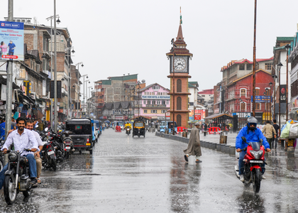 Rain lashes plains as higher reaches receive season’s first snowfall in J&K | Rain lashes plains as higher reaches receive season’s first snowfall in J&K Rain lashes plains as higher reaches receive season’s first snowfall in J&K | Rain lashes plains as higher reaches receive season’s first snowfall in J&K