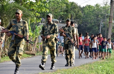 BSF jawans, Bengal cops in scuffle over seized cough syrup bottles, three injured | BSF jawans, Bengal cops in scuffle over seized cough syrup bottles, three injured