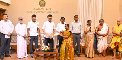 Stalin distributes enhanced incentive cheques to temple training school students | Stalin distributes enhanced incentive cheques to temple training school students