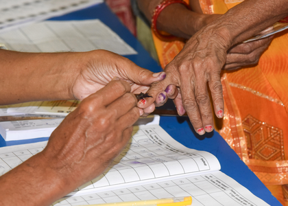 Tamil Nadu extends poll holiday to Kerala, Puducherry voters | Tamil Nadu extends poll holiday to Kerala, Puducherry voters Tamil Nadu extends poll holiday to Kerala, Puducherry voters | Tamil Nadu extends poll holiday to Kerala, Puducherry voters