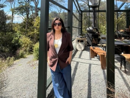 Farah Khan poses with her star househelp Dilip in New Zealand | Farah Khan poses with her star househelp Dilip in New Zealand Farah Khan poses with her star househelp Dilip in New Zealand | Farah Khan poses with her star househelp Dilip in New Zealand