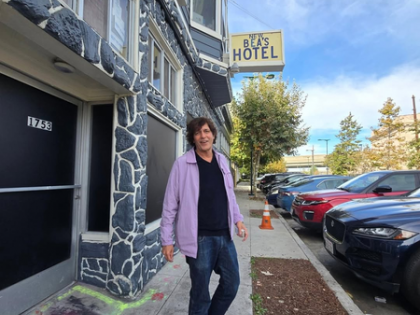 Chunky Panday enjoys both darshan & a dynamic show during his San Francisco stay | Chunky Panday enjoys both darshan & a dynamic show during his San Francisco stay Chunky Panday enjoys both darshan & a dynamic show during his San Francisco stay | Chunky Panday enjoys both darshan & a dynamic show during his San Francisco stay