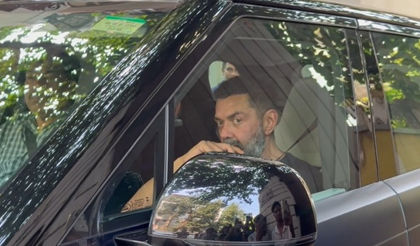 Bobby Deol, Jackie Shroff reach Zayed Khan’s house to pay final respects to his mother Zarine Khan | Bobby Deol, Jackie Shroff reach Zayed Khan’s house to pay final respects to his mother Zarine Khan Bobby Deol, Jackie Shroff reach Zayed Khan’s house to pay final respects to his mother Zarine Khan | Bobby Deol, Jackie Shroff reach Zayed Khan’s house to pay final respects to his mother Zarine Khan