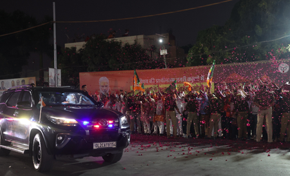 PM Modi arrives in Varanasi to a rousing public welcome | PM Modi arrives in Varanasi to a rousing public welcome PM Modi arrives in Varanasi to a rousing public welcome | PM Modi arrives in Varanasi to a rousing public welcome
