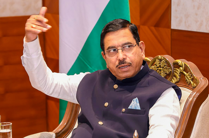 K'taka govt misled sugarcane farmers: Union Minister Joshi tells CM in letter | K'taka govt misled sugarcane farmers: Union Minister Joshi tells CM in letter K'taka govt misled sugarcane farmers: Union Minister Joshi tells CM in letter | K'taka govt misled sugarcane farmers: Union Minister Joshi tells CM in letter