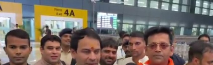 Tej Pratap-Ravi Kishan meet at Patna airport again sparks speculation | Tej Pratap-Ravi Kishan meet at Patna airport again sparks speculation Tej Pratap-Ravi Kishan meet at Patna airport again sparks speculation | Tej Pratap-Ravi Kishan meet at Patna airport again sparks speculation