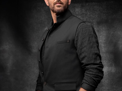 Hrithik Roshan congrats Farhan Akhtar for 'pushing limits & conquering new peaks' with 120 Bahadur | Hrithik Roshan congrats Farhan Akhtar for 'pushing limits & conquering new peaks' with 120 Bahadur