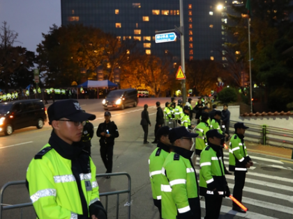South Korea: No bomb found after online threat prompts moviegoers' evacuation in Seoul | South Korea: No bomb found after online threat prompts moviegoers' evacuation in Seoul South Korea: No bomb found after online threat prompts moviegoers' evacuation in Seoul | South Korea: No bomb found after online threat prompts moviegoers' evacuation in Seoul