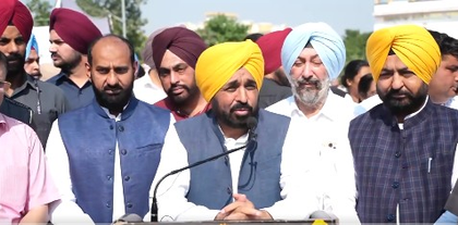 Punjab CM flags off first batch of devotees for paying obeisance in Amritsar shrines | Punjab CM flags off first batch of devotees for paying obeisance in Amritsar shrines Punjab CM flags off first batch of devotees for paying obeisance in Amritsar shrines | Punjab CM flags off first batch of devotees for paying obeisance in Amritsar shrines