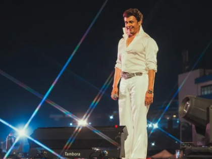 Sonu Nigam overwhelmed by 'Itna pyaar' during his Satrangi Re India Tour | Sonu Nigam overwhelmed by 'Itna pyaar' during his Satrangi Re India Tour