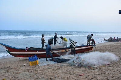 14 Indian fishermen from TN arrested by Sri Lankan Navy | 14 Indian fishermen from TN arrested by Sri Lankan Navy