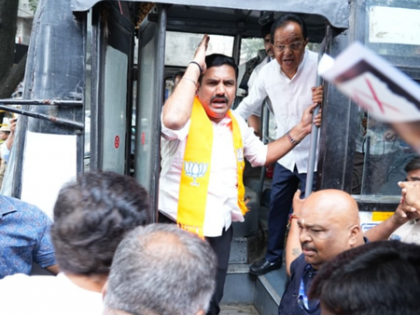 B'luru prison videos: K'taka BJP leaders detained during protest march to CM's residence | B'luru prison videos: K'taka BJP leaders detained during protest march to CM's residence B'luru prison videos: K'taka BJP leaders detained during protest march to CM's residence | B'luru prison videos: K'taka BJP leaders detained during protest march to CM's residence